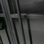 Exhibit vitrine an métal kaki – Image 13